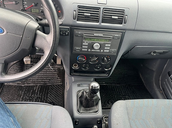 Ford Transit Connect 13 of 17