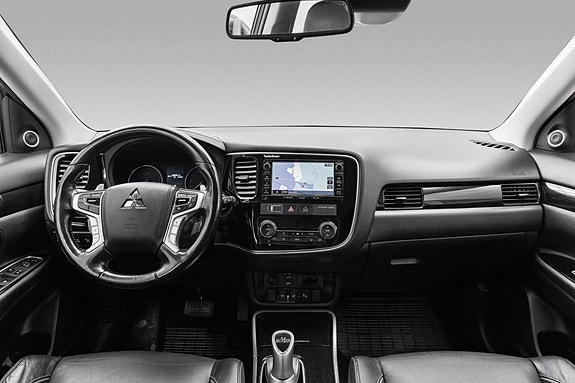 Mitsubishi Outlander 18 of 30