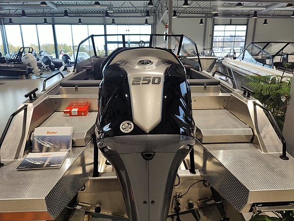 Buster Magnum VMAX Edition m/Yamaha F250 8 of 25