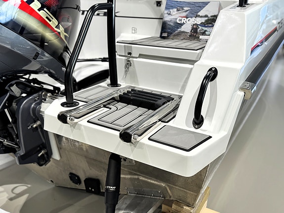 Yamarin Cross VMAX 62BR m/Yamaha F150 8 of 21