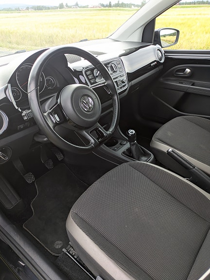 Volkswagen UP! 9 of 14