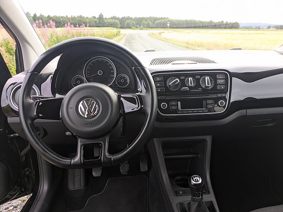 Volkswagen UP! 3 of 5