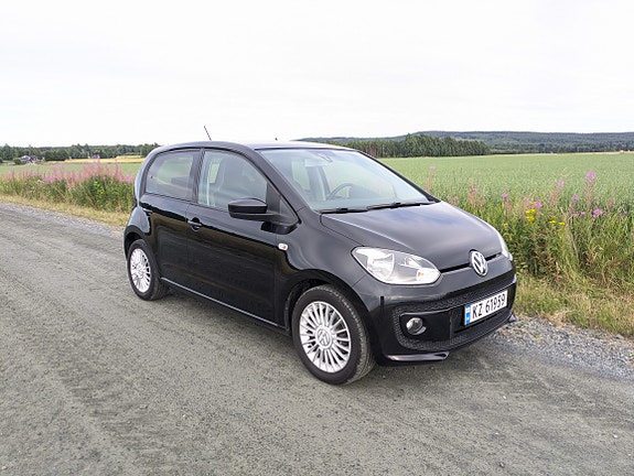 Volkswagen UP! 2 of 5