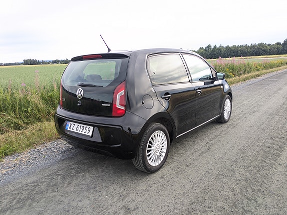 Volkswagen UP! 7 of 14