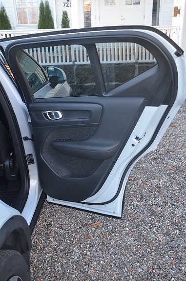 Volvo XC40 14 of 27