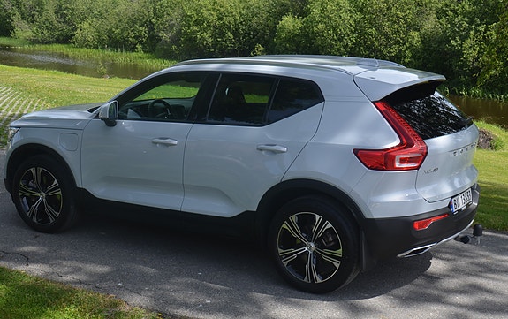 Volvo XC40 2 of 27