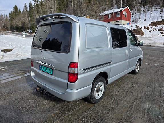 Toyota HiAce 5 of 5