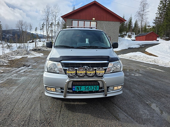 Toyota HiAce 3 of 5
