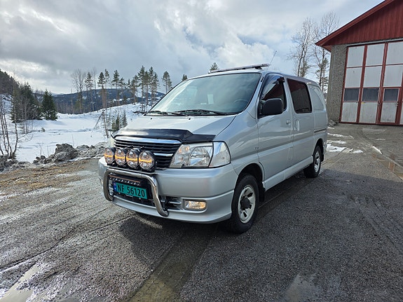 Toyota HiAce 2 of 5