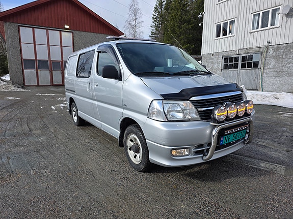 Toyota HiAce 4 of 5