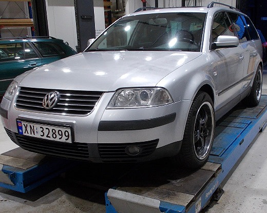 Volkswagen Passat 3 of 13