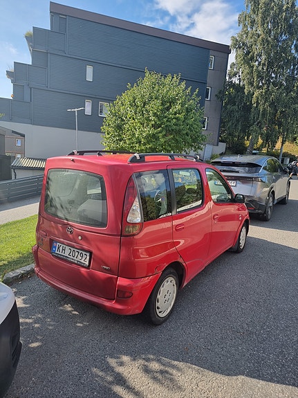 Toyota Yaris Verso 12 of 14