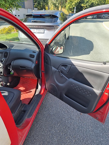 Toyota Yaris Verso 6 of 14