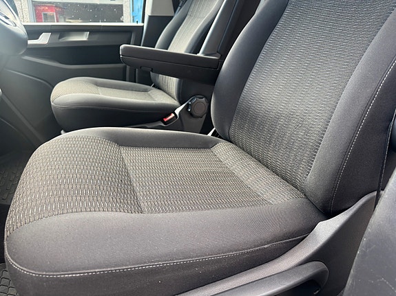 Volkswagen Caravelle 3 of 18