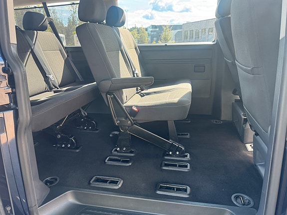 Volkswagen Caravelle 11 of 18