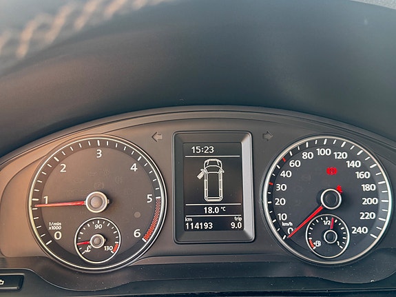 Volkswagen Caravelle 10 of 18