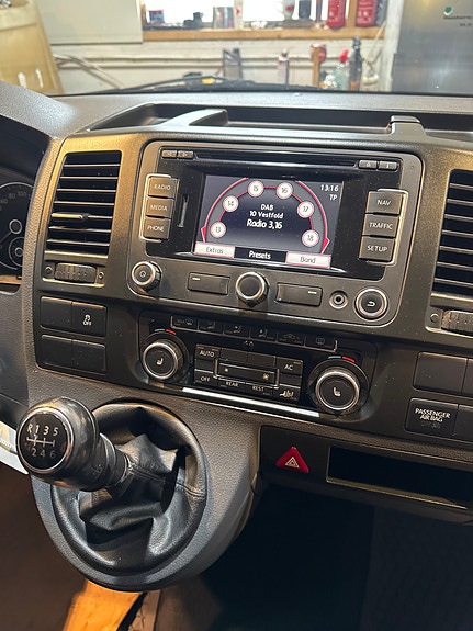 Volkswagen Caravelle 14 of 18
