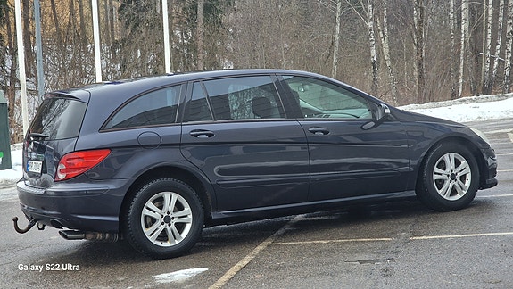 Mercedes-Benz R320 4 of 5
