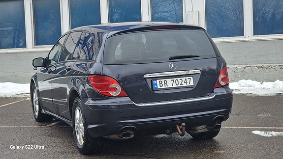 Mercedes-Benz R320 2 of 5