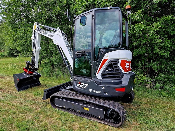 Bobcat E27 med rotortilt og 2 skuffer.  Spør oss om 0% rentekampanje med kr 0 i forskudd! 3 of 7