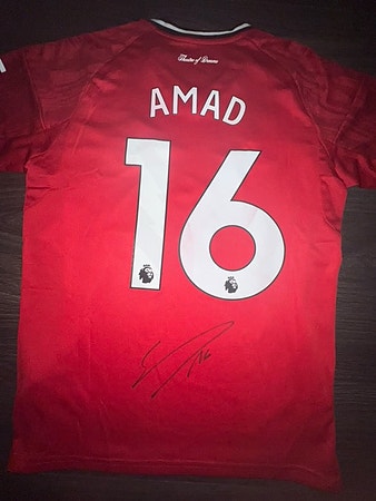 Manchester united signert fotballdrakt av amad diallo