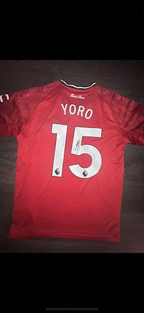 Manchester United signert fotballdrakt av Leny yoro