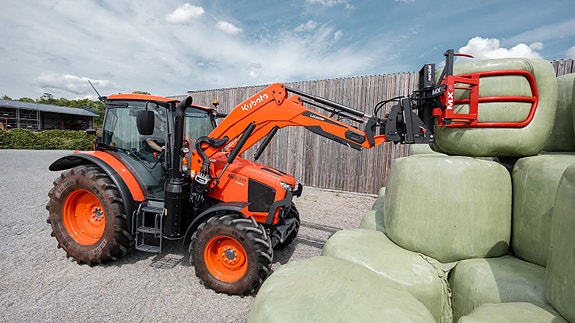 Kubota M6-111 Utility
