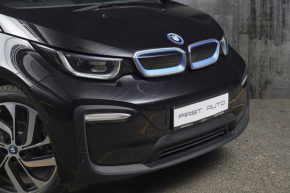 BMW i3 2 of 5