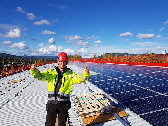 En god dag i sol - med solenergi - og med et prosjekt som går på skinner