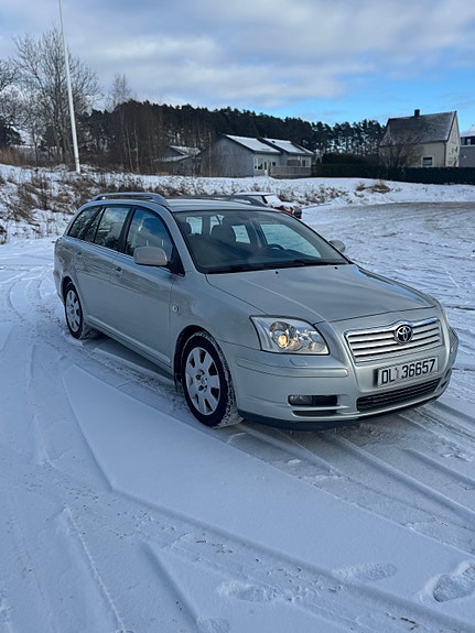 Toyota Avensis 2 of 5