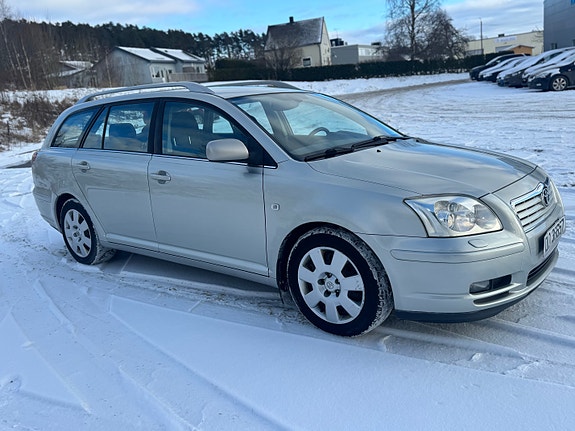 Toyota Avensis 4 of 5