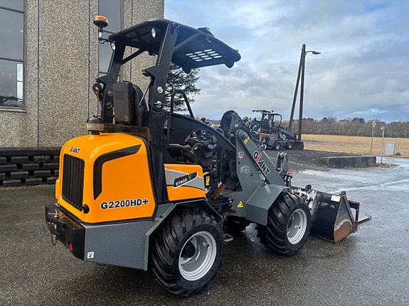 Giant G2200HD+ 2 of 10