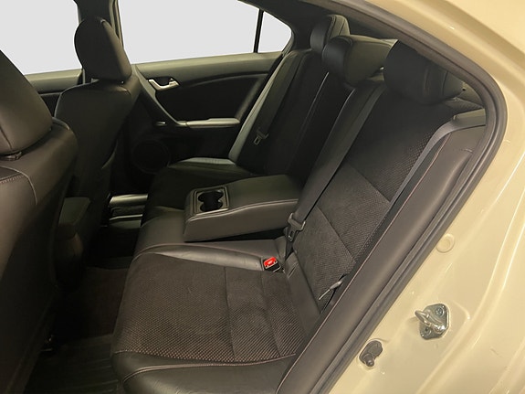 Honda Accord 12 of 30