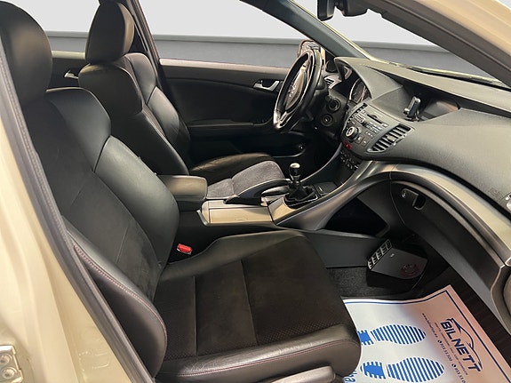Honda Accord 14 of 30