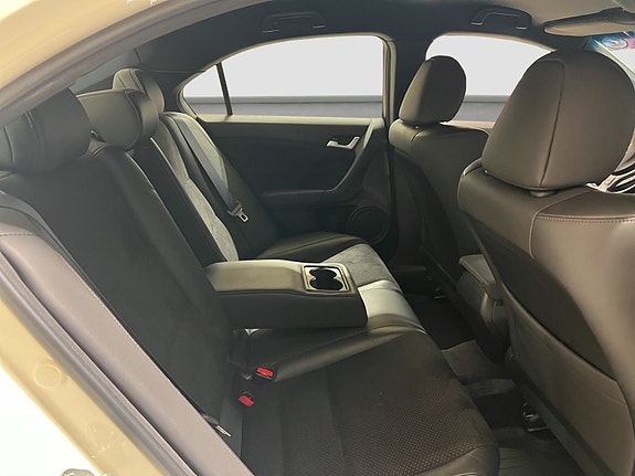 Honda Accord 10 of 30