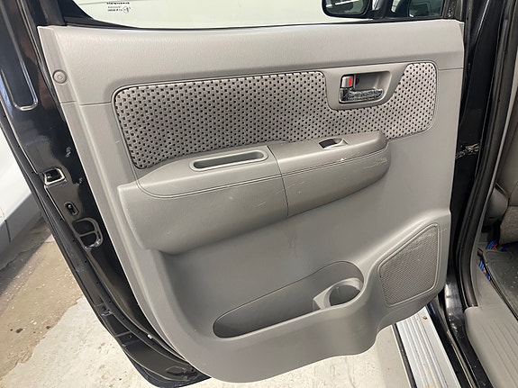 Toyota HiLux 30 of 30
