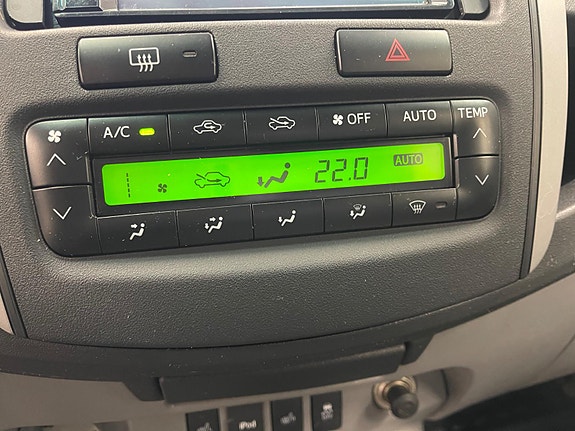 Toyota HiLux 17 of 30