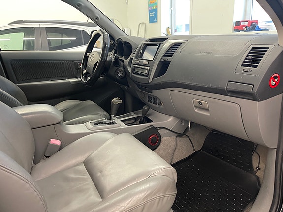 Toyota HiLux 21 of 30