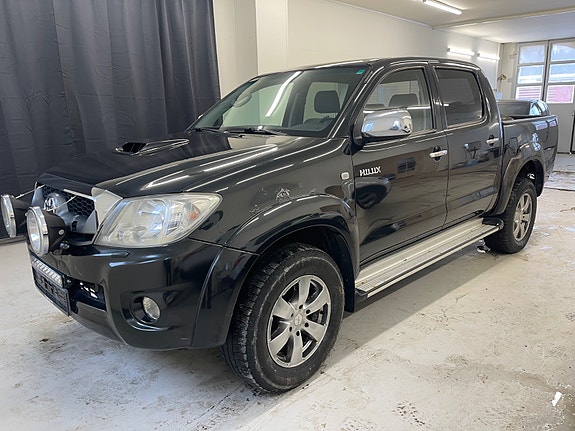 Toyota HiLux 2 of 5