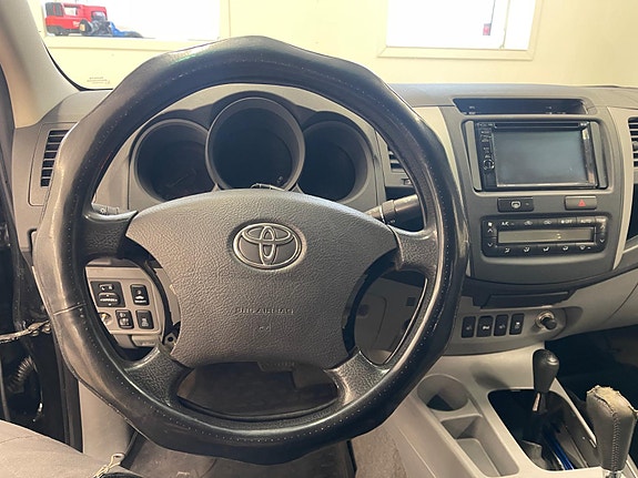 Toyota HiLux 9 of 30