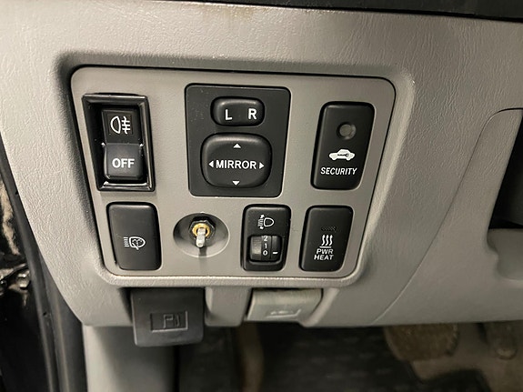 Toyota HiLux 12 of 30