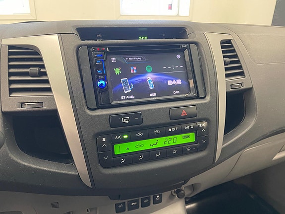 Toyota HiLux 14 of 30