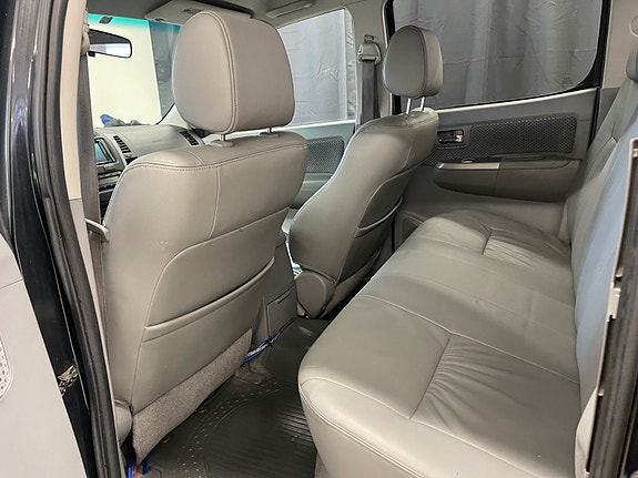 Toyota HiLux 26 of 30