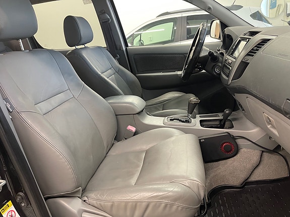 Toyota HiLux 22 of 30