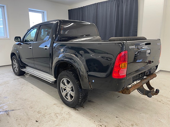 Toyota HiLux 3 of 5