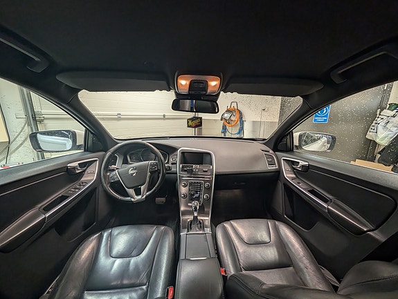 Volvo XC60 8 of 18