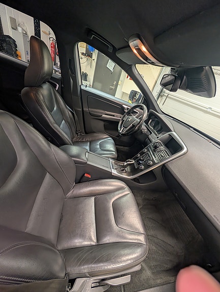 Volvo XC60 3 of 18