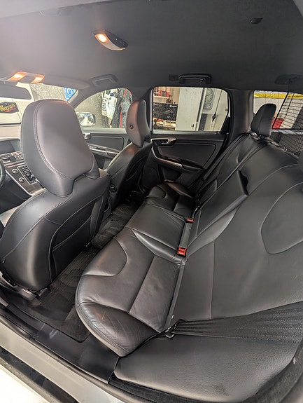 Volvo XC60 6 of 18