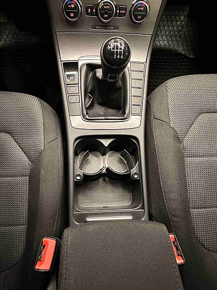 Volkswagen Passat 25 of 30
