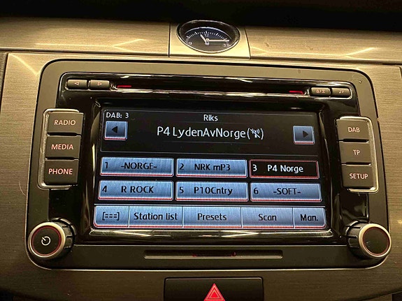Volkswagen Passat 19 of 30